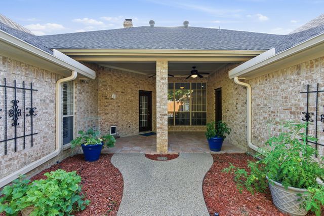 5017 River Bluff Drive, Fort Worth, TX 76132