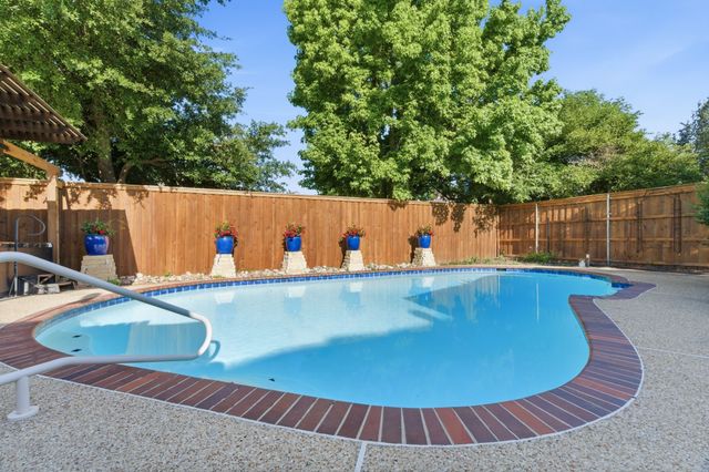 5017 River Bluff Drive, Fort Worth, TX 76132