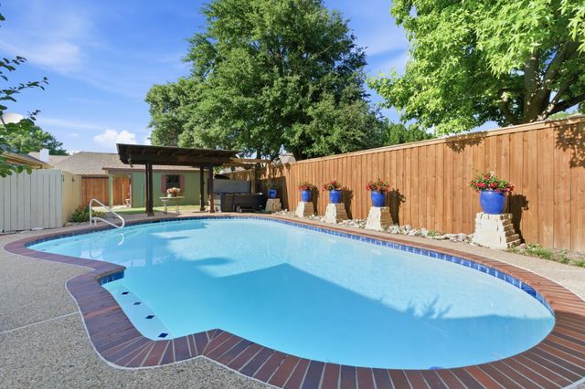 5017 River Bluff Drive, Fort Worth, TX 76132