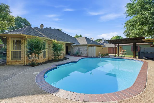5017 River Bluff Drive, Fort Worth, TX 76132