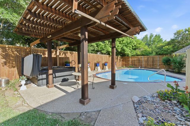 5017 River Bluff Drive, Fort Worth, TX 76132