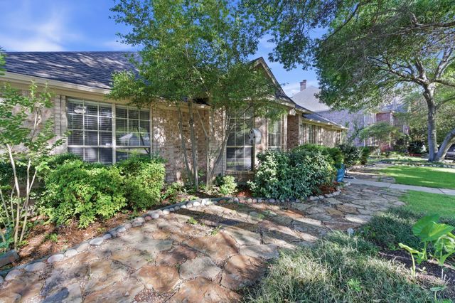 5017 River Bluff Drive, Fort Worth, TX 76132