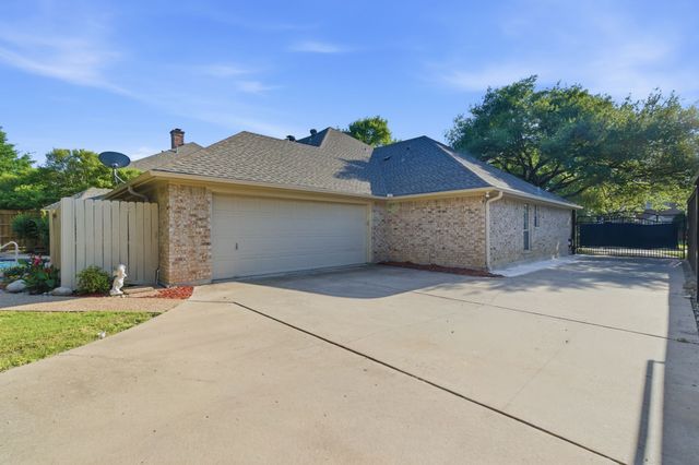 5017 River Bluff Drive, Fort Worth, TX 76132
