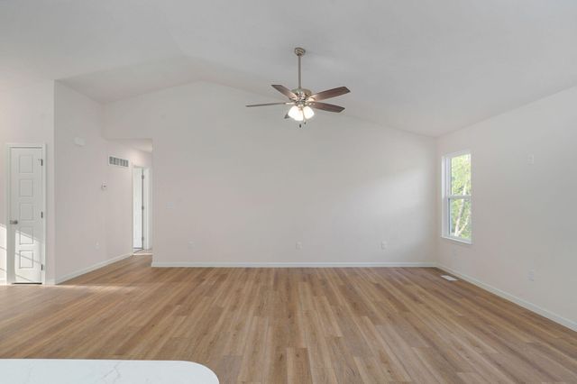5801 S Cloverdale Lane, Battlefield, MO 65619