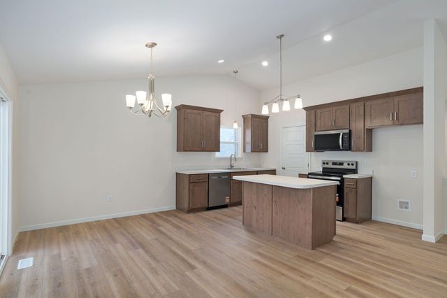 5801 S Cloverdale Lane, Battlefield, MO 65619