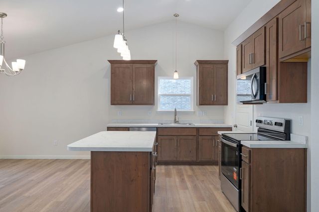 5801 S Cloverdale Lane, Battlefield, MO 65619