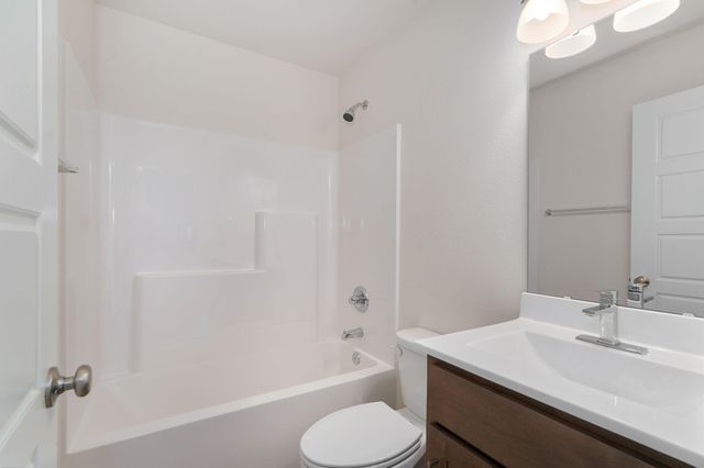 5801 S Cloverdale Lane, Battlefield, MO 65619
