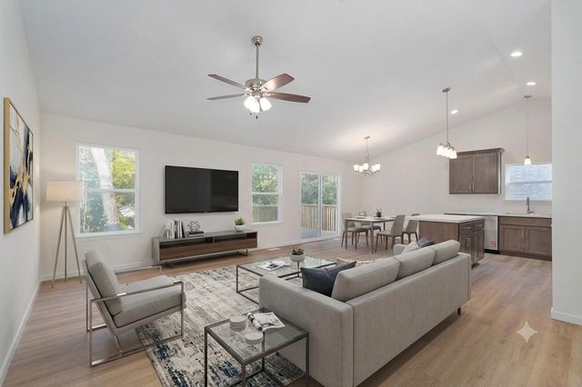 5801 S Cloverdale Lane, Battlefield, MO 65619