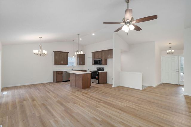 5801 S Cloverdale Lane, Battlefield, MO 65619