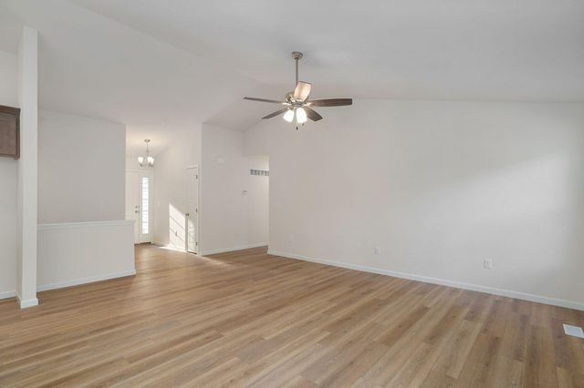 5801 S Cloverdale Lane, Battlefield, MO 65619