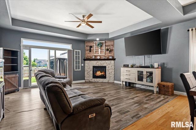 512 E SPRUCE Street, Chatham, IL 62629
