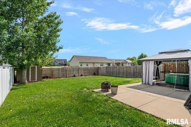 512 E SPRUCE Street, Chatham, IL 62629