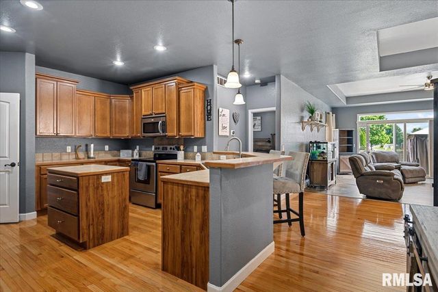 512 E SPRUCE Street, Chatham, IL 62629