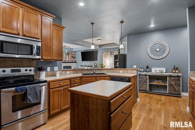 512 E SPRUCE Street, Chatham, IL 62629