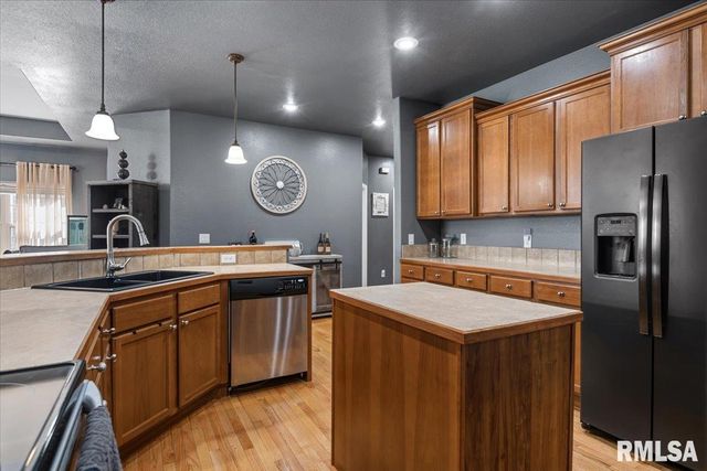 512 E SPRUCE Street, Chatham, IL 62629