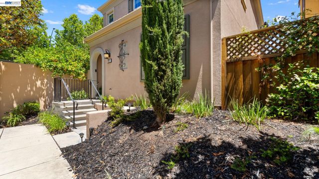 3207 Vittoria Loop, Dublin, CA 94568