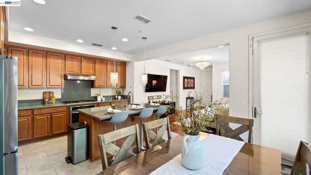 3207 Vittoria Loop, Dublin, CA 94568