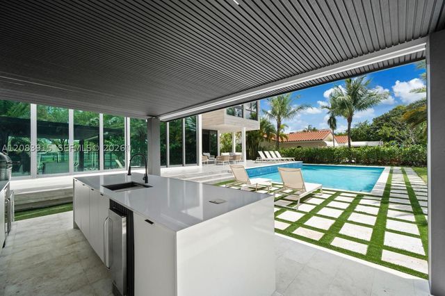 521 Holiday Dr, Hallandale Beach, FL 33009