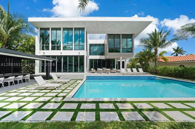521 Holiday Dr, Hallandale Beach, FL 33009