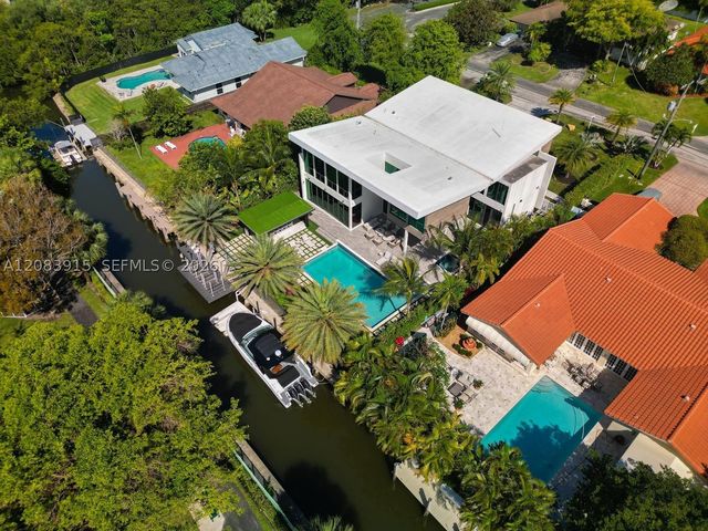 521 Holiday Dr, Hallandale Beach, FL 33009
