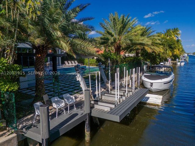 521 Holiday Dr, Hallandale Beach, FL 33009