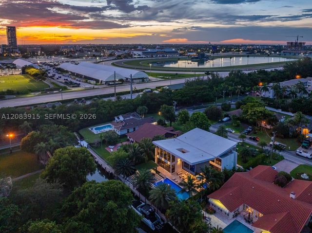 521 Holiday Dr, Hallandale Beach, FL 33009