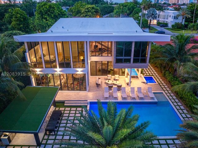 521 Holiday Dr, Hallandale Beach, FL 33009