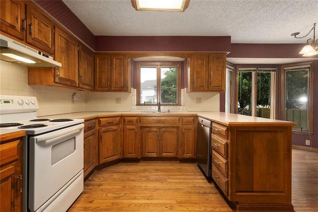 10525 Bluejacket Street, Overland Park, KS 66214