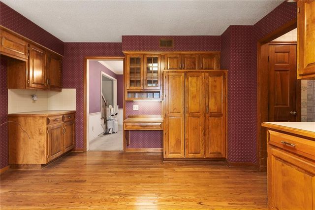 10525 Bluejacket Street, Overland Park, KS 66214