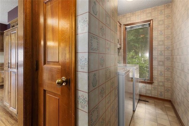 10525 Bluejacket Street, Overland Park, KS 66214