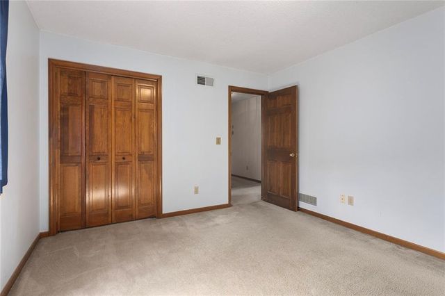 10525 Bluejacket Street, Overland Park, KS 66214