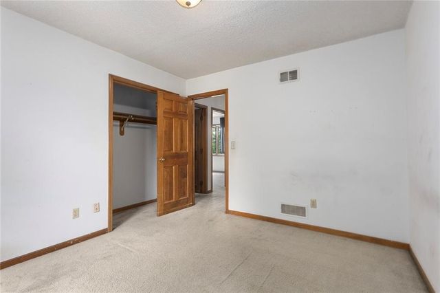 10525 Bluejacket Street, Overland Park, KS 66214