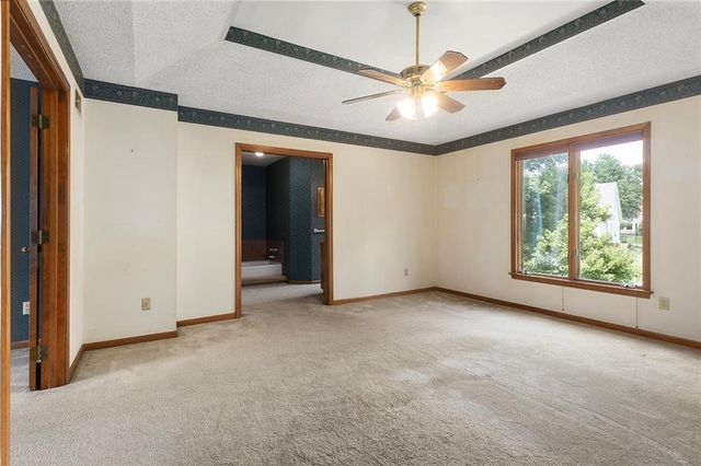 10525 Bluejacket Street, Overland Park, KS 66214