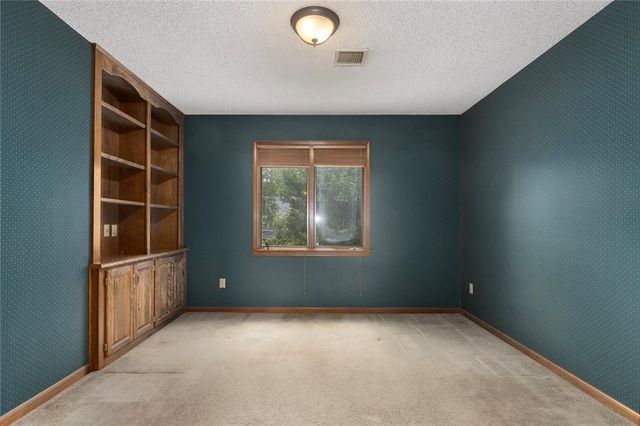 10525 Bluejacket Street, Overland Park, KS 66214