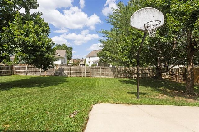 10525 Bluejacket Street, Overland Park, KS 66214