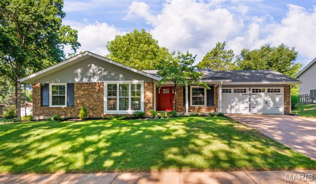 14 Tree Hill Court, Manchester, MO 63021