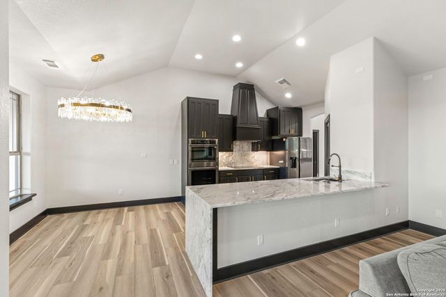 141 Oak Shores, Canyon Lake, TX 78133