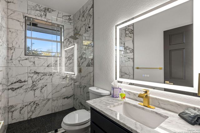 141 Oak Shores, Canyon Lake, TX 78133