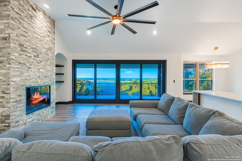 141 Oak Shores, Canyon Lake, TX 78133