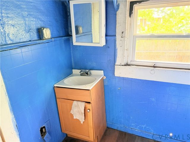 2114 Selden St, Richmond, VA 23223