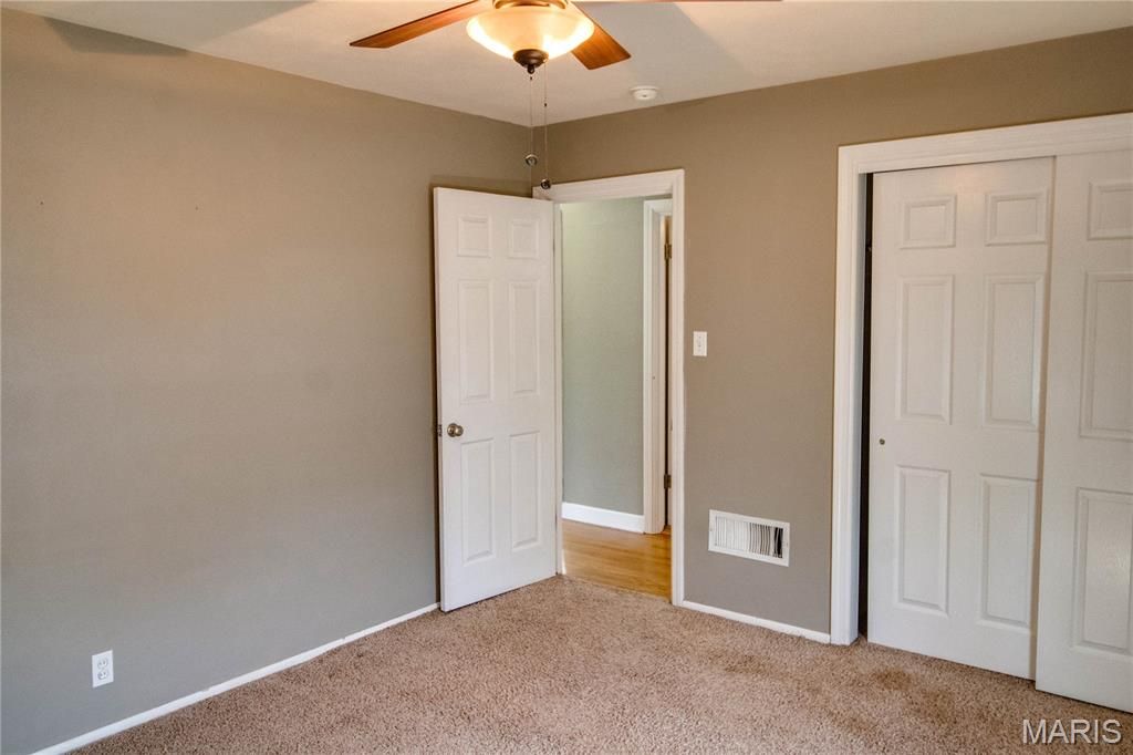 Image 14 of property listing at 110 Eaton Avenue, Wood River, IL 62095