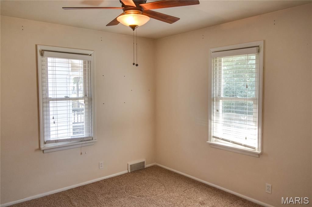 Image 15 of property listing at 110 Eaton Avenue, Wood River, IL 62095