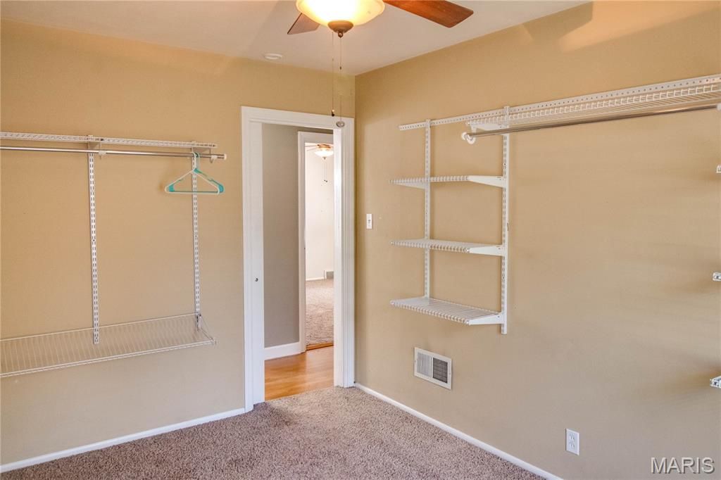 Image 17 of property listing at 110 Eaton Avenue, Wood River, IL 62095