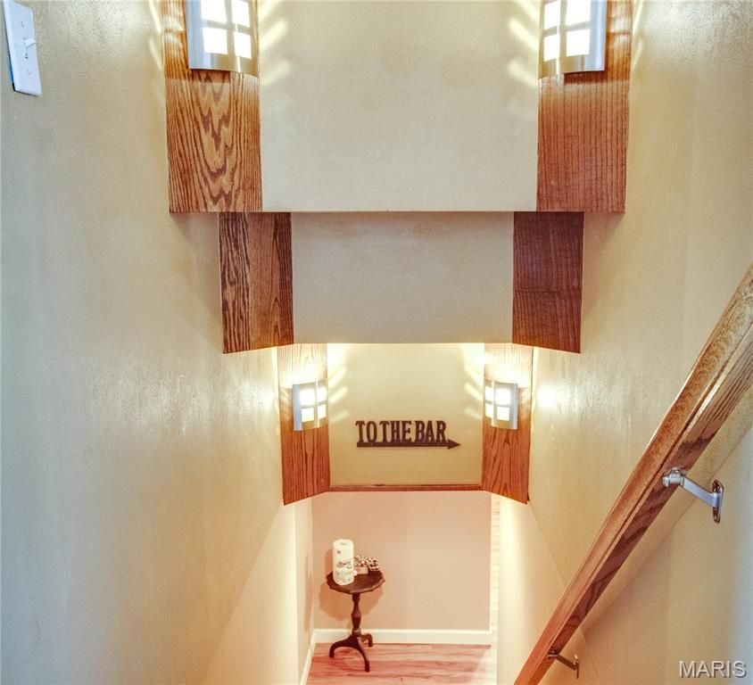Image 19 of property listing at 110 Eaton Avenue, Wood River, IL 62095