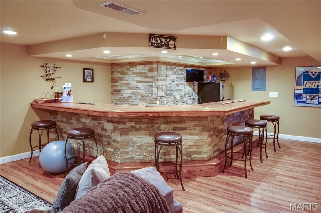 Image 20 of property listing at 110 Eaton Avenue, Wood River, IL 62095
