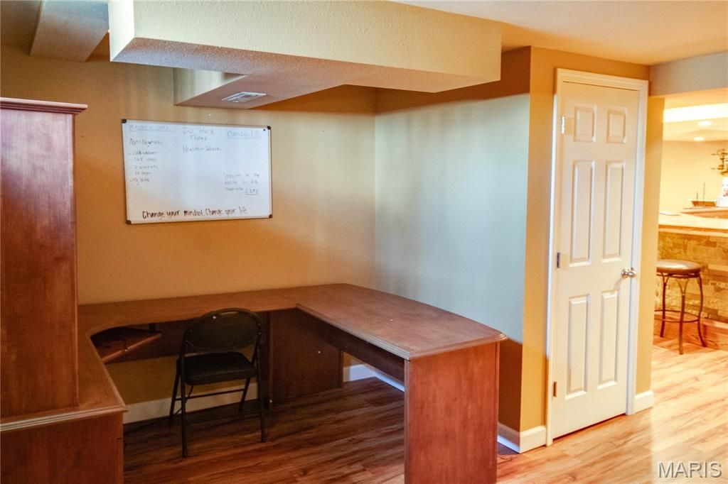Image 22 of property listing at 110 Eaton Avenue, Wood River, IL 62095