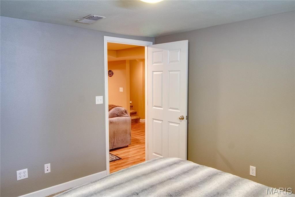 Image 26 of property listing at 110 Eaton Avenue, Wood River, IL 62095