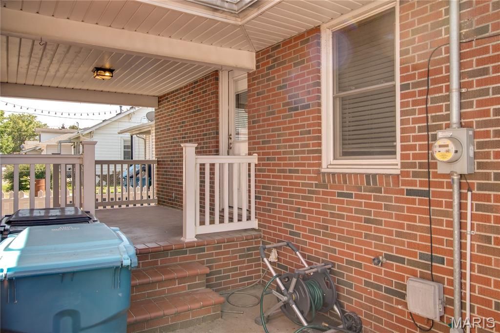 Image 29 of property listing at 110 Eaton Avenue, Wood River, IL 62095