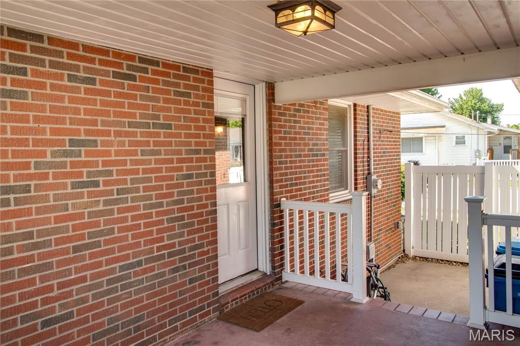 Image 30 of property listing at 110 Eaton Avenue, Wood River, IL 62095