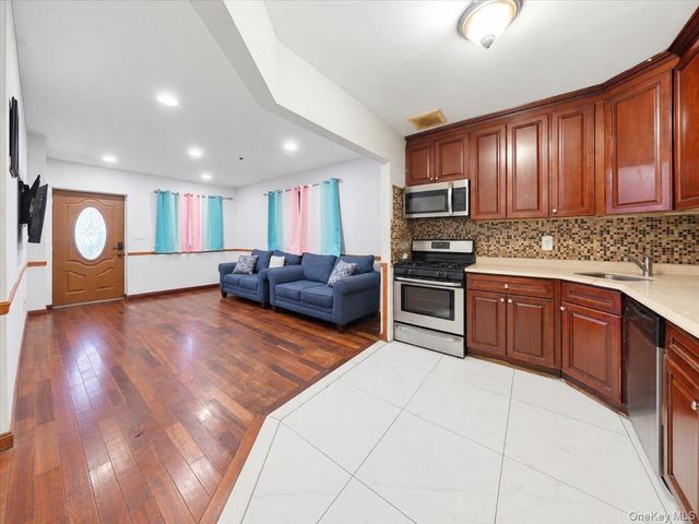 1027 E 231st Street, Bronx, NY 10466